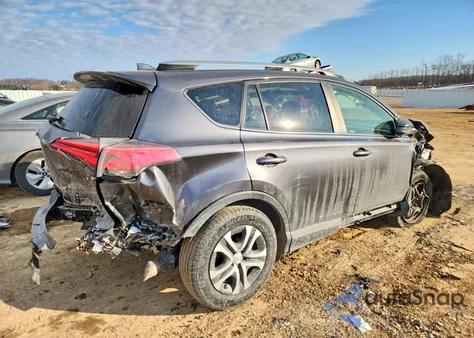 2017 Toyota Rav4 Le z USA, uszkodzony, nr VIN JTMBFREV9HJ147360
